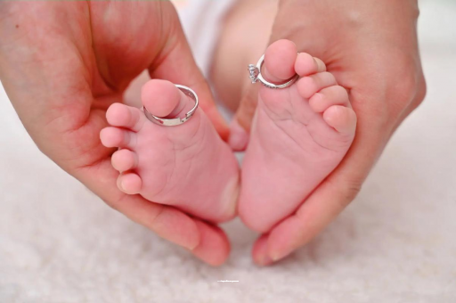 海东宝宝眼角有红血丝 海东宝宝眼角有红血丝